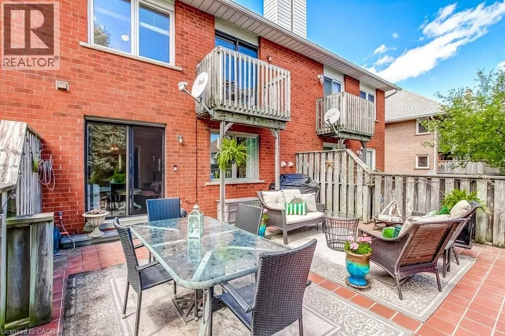 4 EDGEWATER Drive