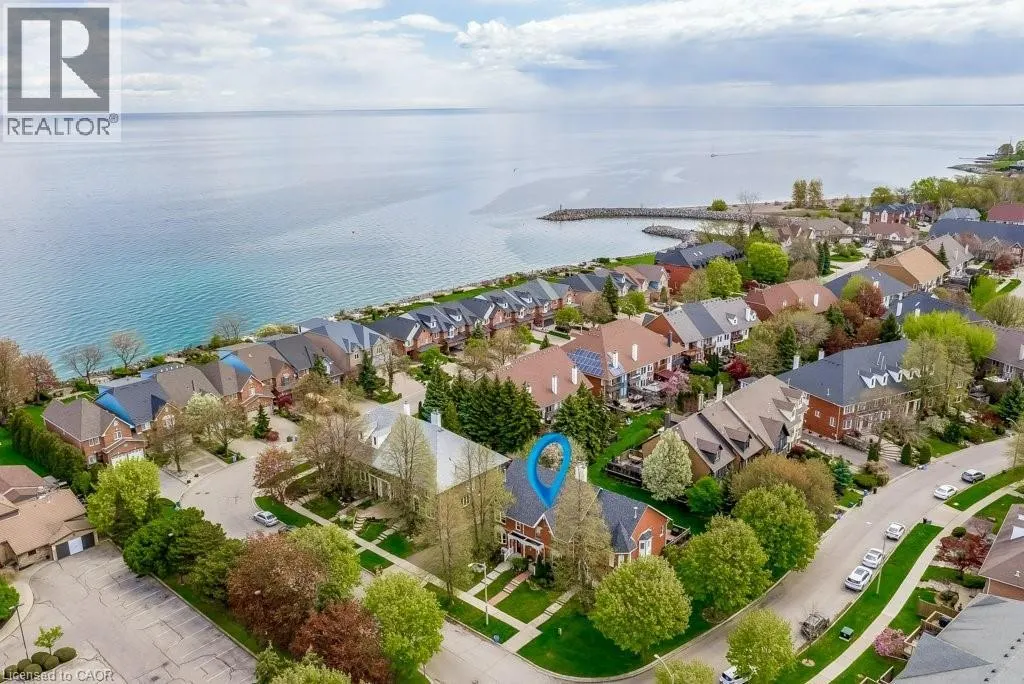 4 EDGEWATER Drive