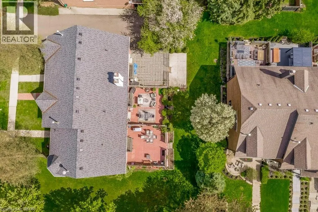 4 EDGEWATER Drive