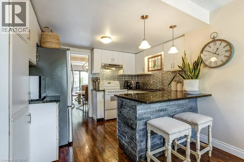 4 EDGEWATER Drive