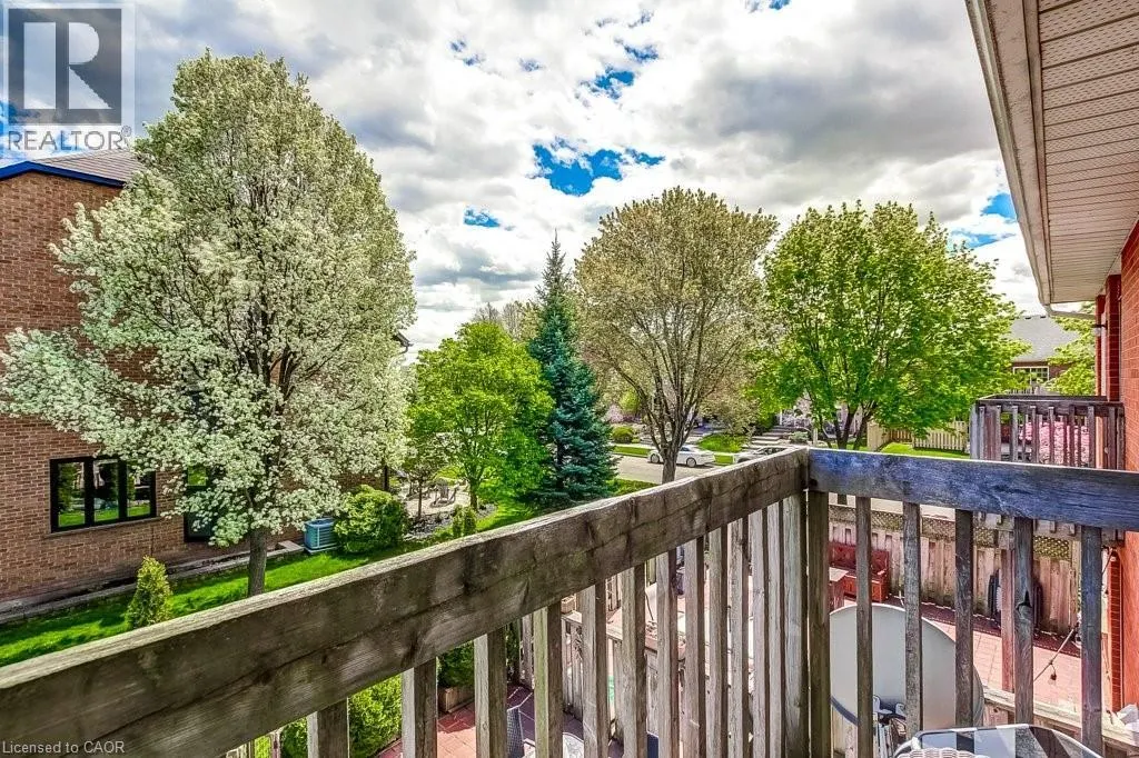 4 EDGEWATER Drive