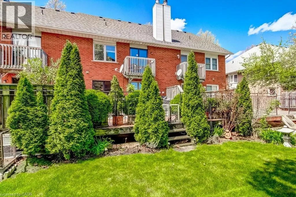 4 EDGEWATER Drive