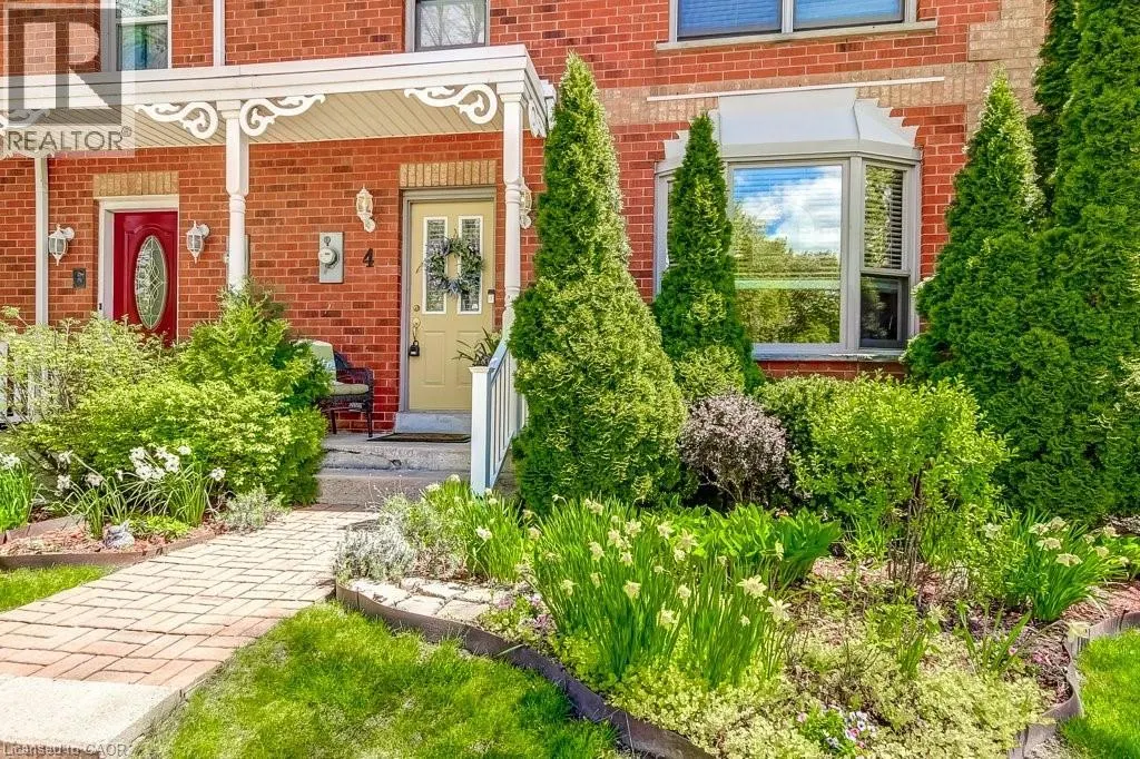 4 EDGEWATER Drive
