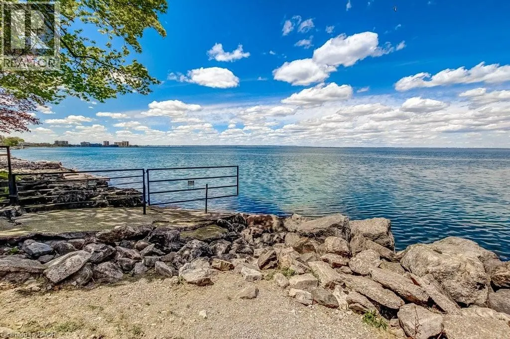 4 EDGEWATER Drive