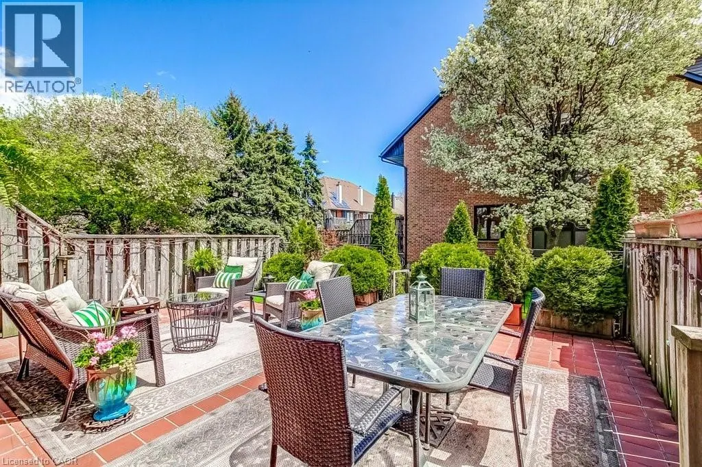 4 EDGEWATER Drive