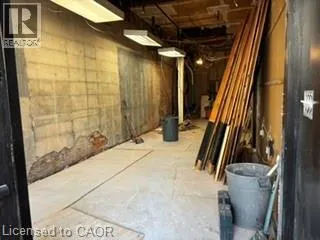 98 W KING Street W