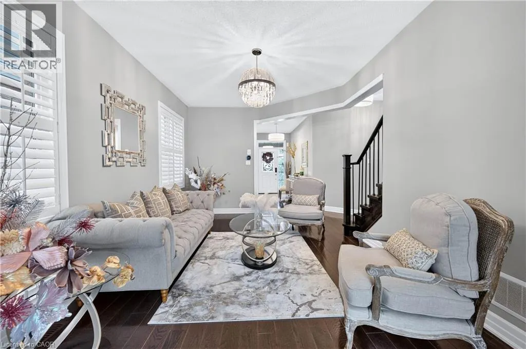 484 GREENWOOD Drive