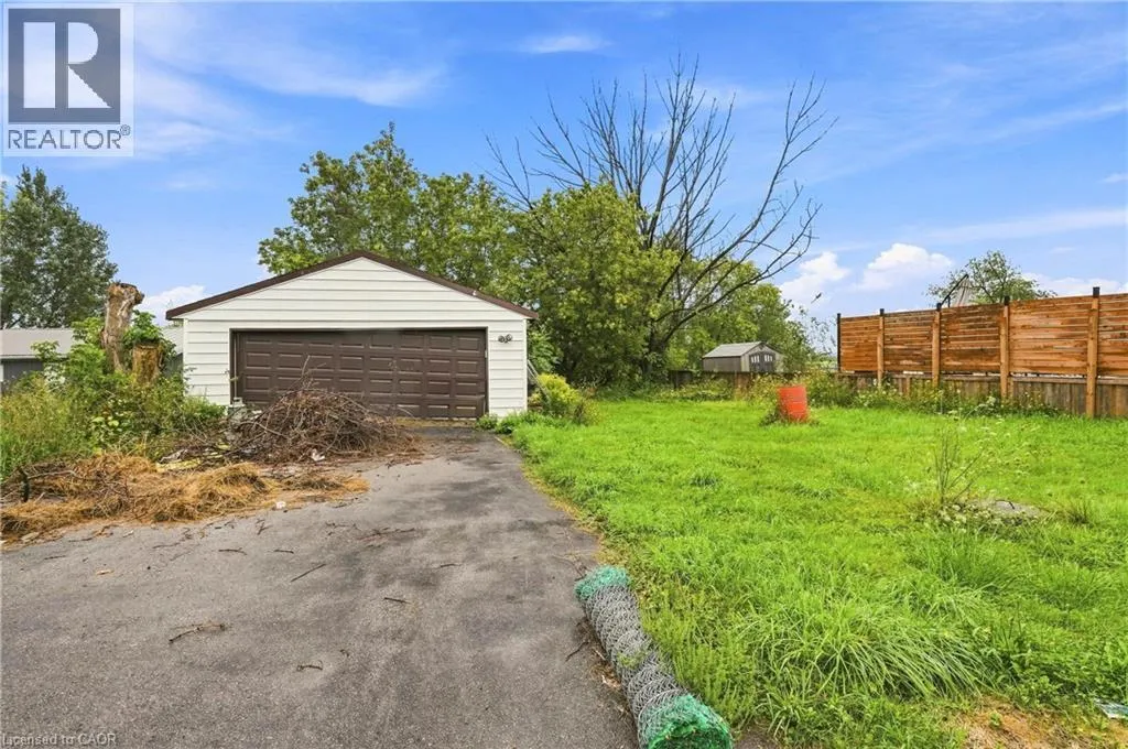 663 RIDGE Road W