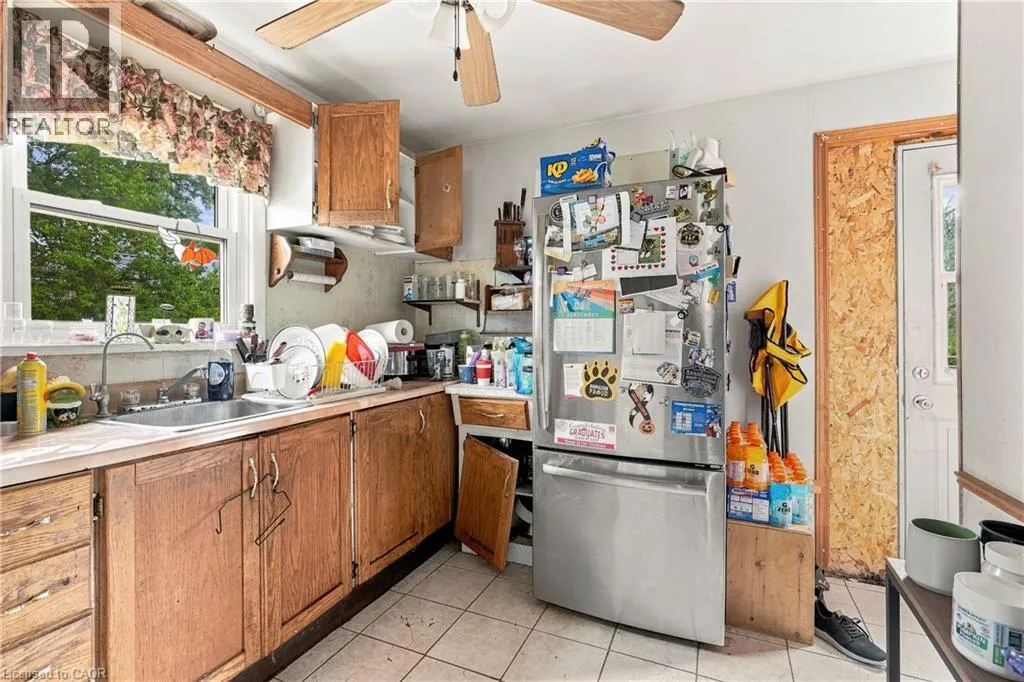 663 RIDGE Road W