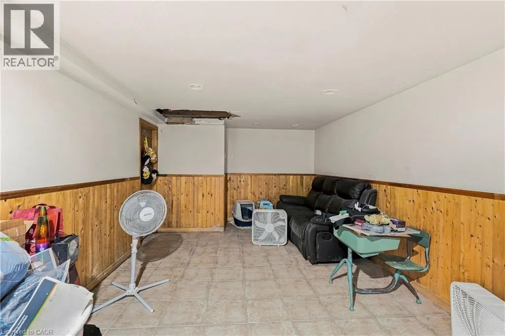 663 RIDGE Road W