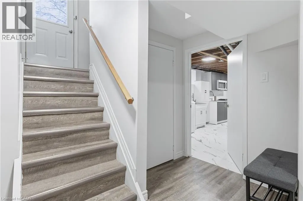 27 BLENHEIM Drive