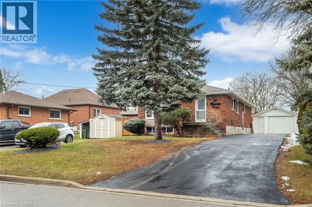 27 BLENHEIM Drive