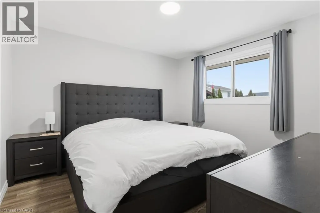 27 BLENHEIM Drive