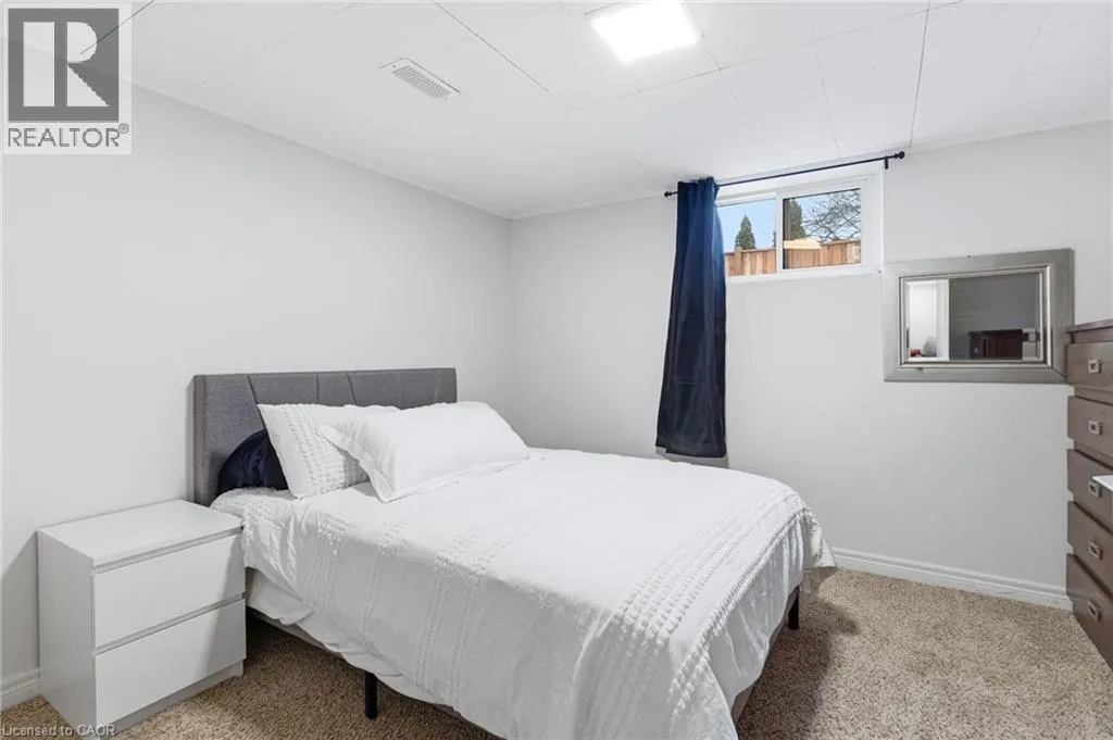 27 BLENHEIM Drive