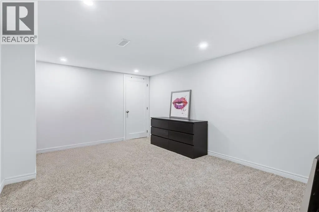 27 BLENHEIM Drive