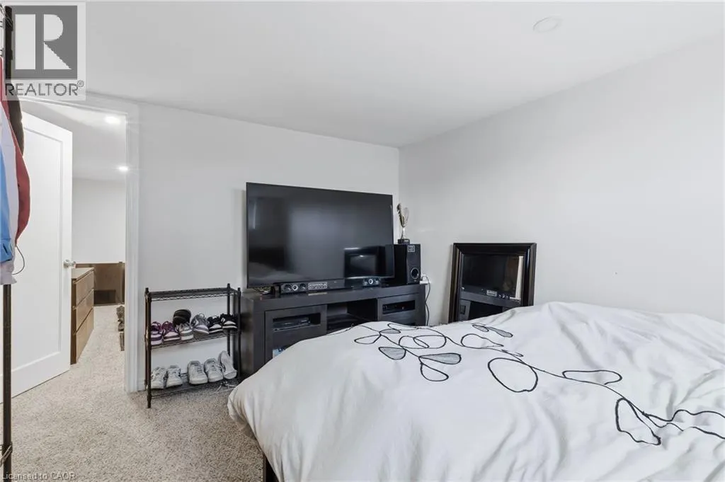 27 BLENHEIM Drive