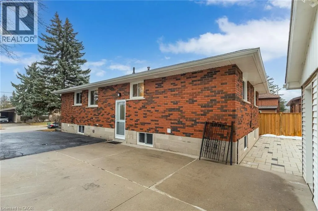 27 BLENHEIM Drive