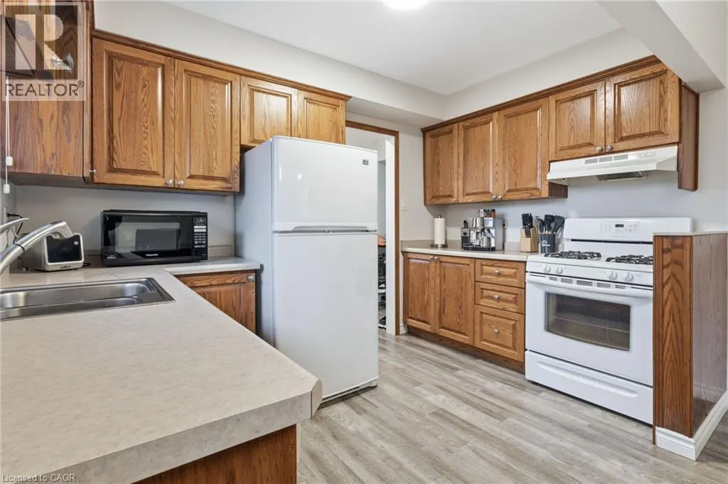 27 BLENHEIM Drive