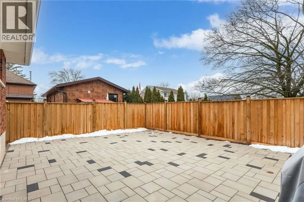 27 BLENHEIM Drive