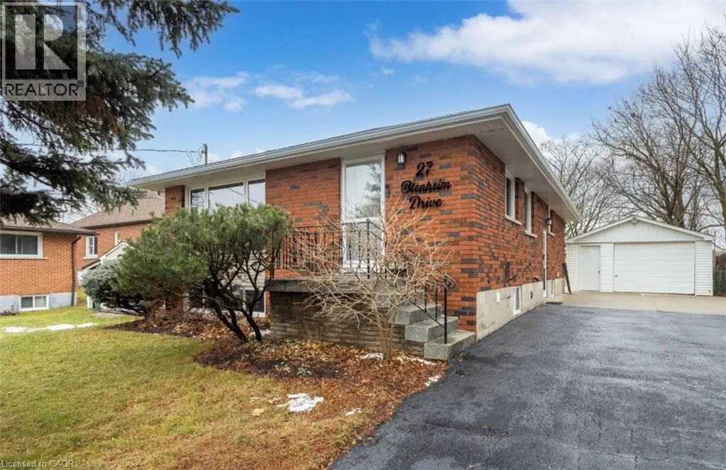 27 BLENHEIM Drive
