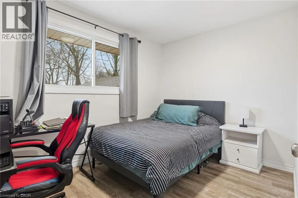 27 BLENHEIM Drive