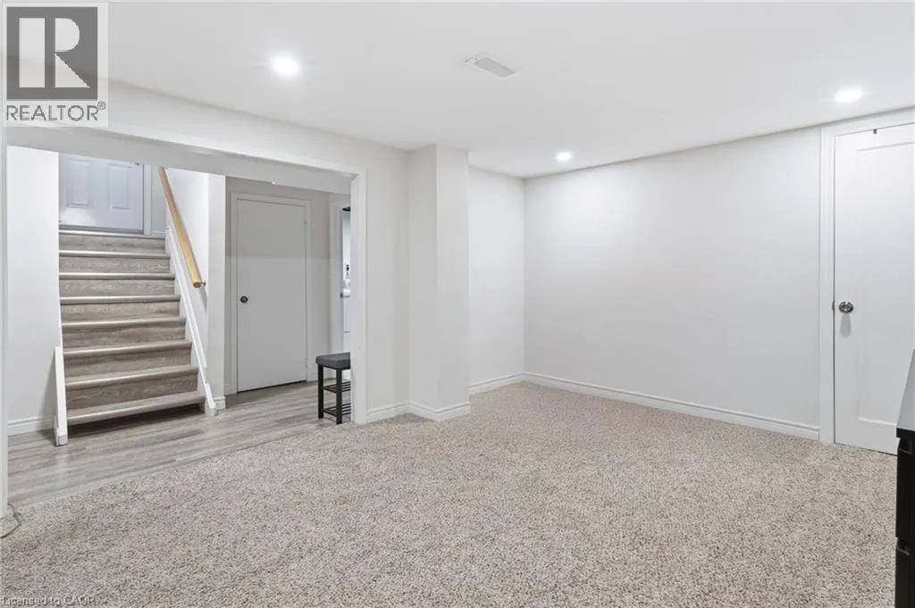 27 BLENHEIM Drive