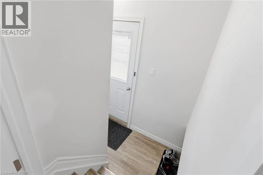 27 BLENHEIM Drive