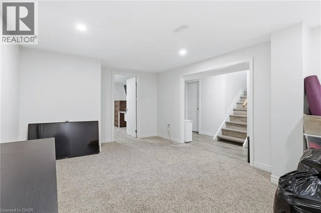 27 BLENHEIM Drive