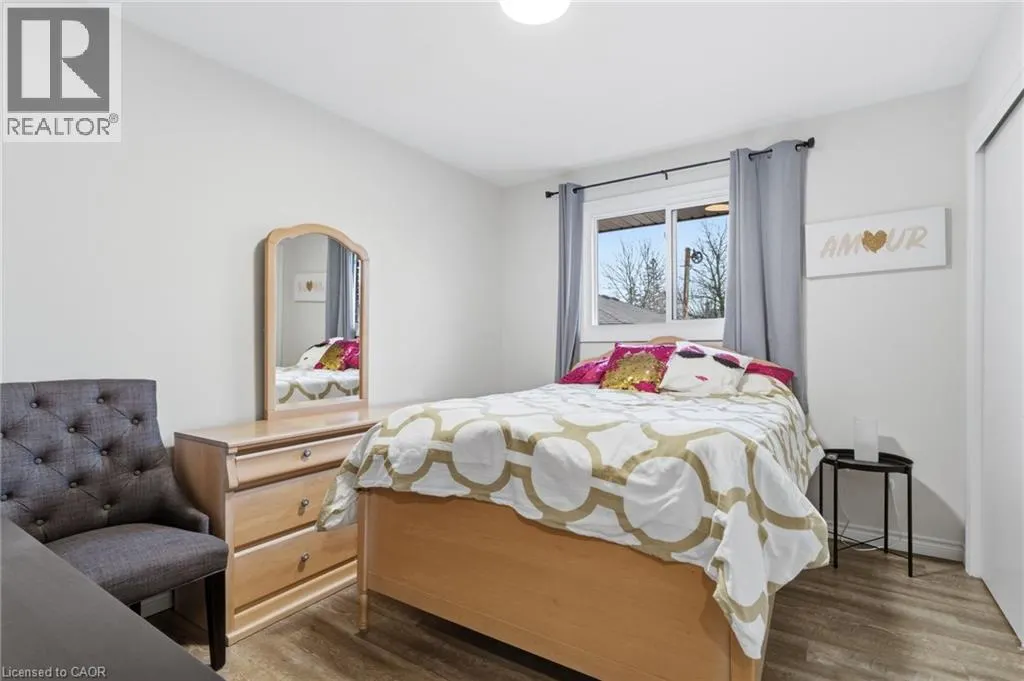 27 BLENHEIM Drive
