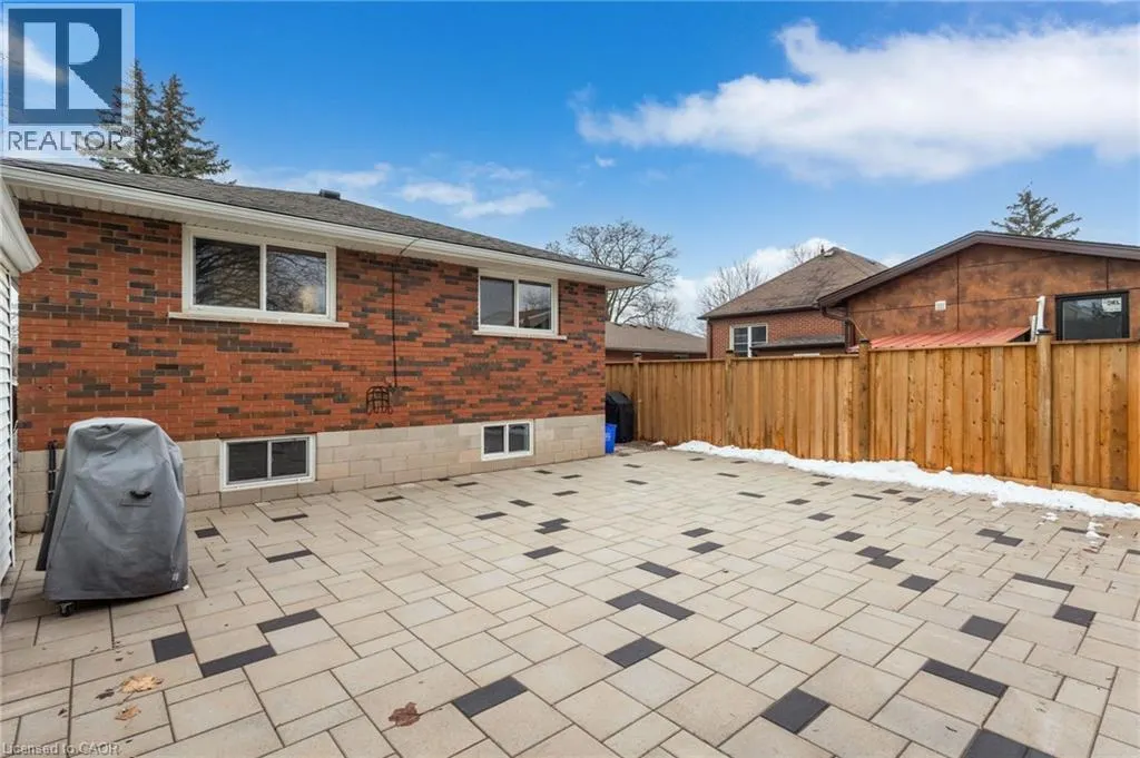 27 BLENHEIM Drive