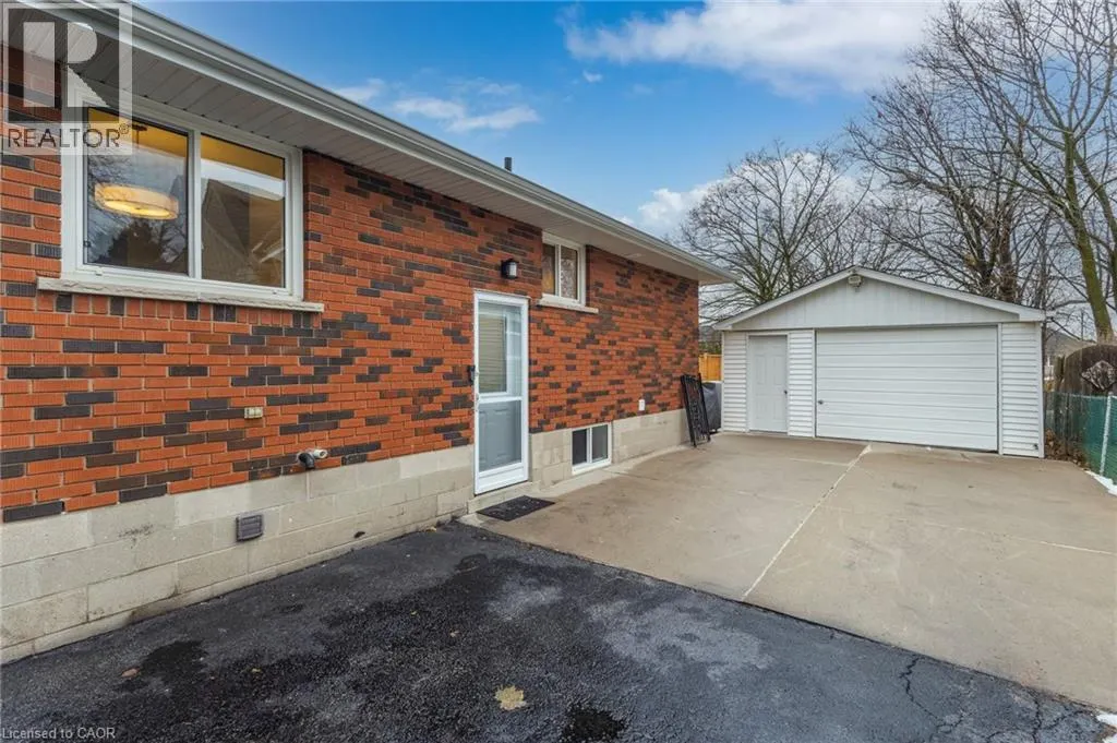 27 BLENHEIM Drive