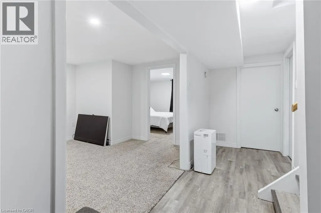 27 BLENHEIM Drive