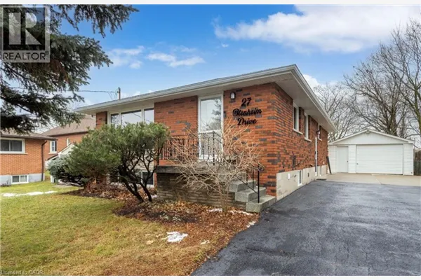 27 BLENHEIM Drive