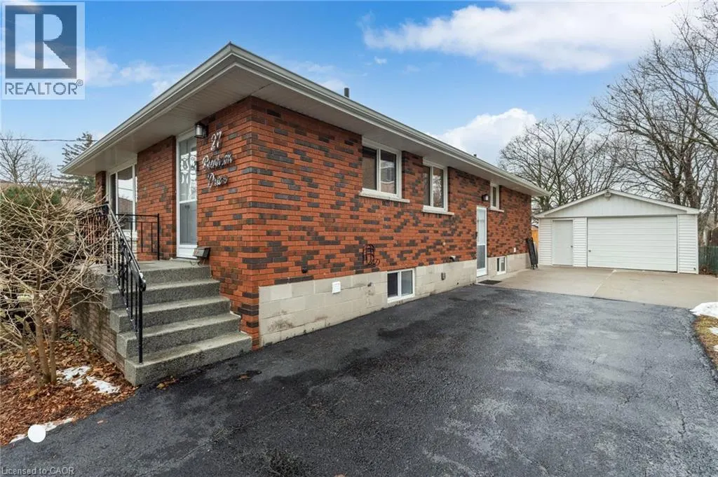 27 BLENHEIM Drive