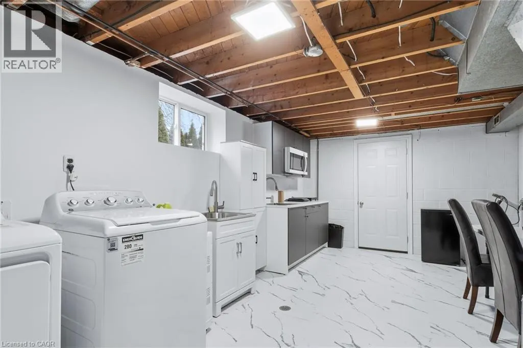 27 BLENHEIM Drive
