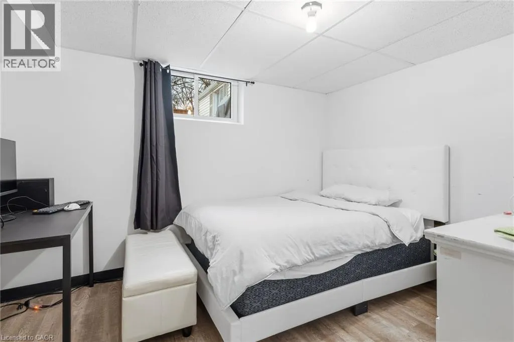 27 BLENHEIM Drive