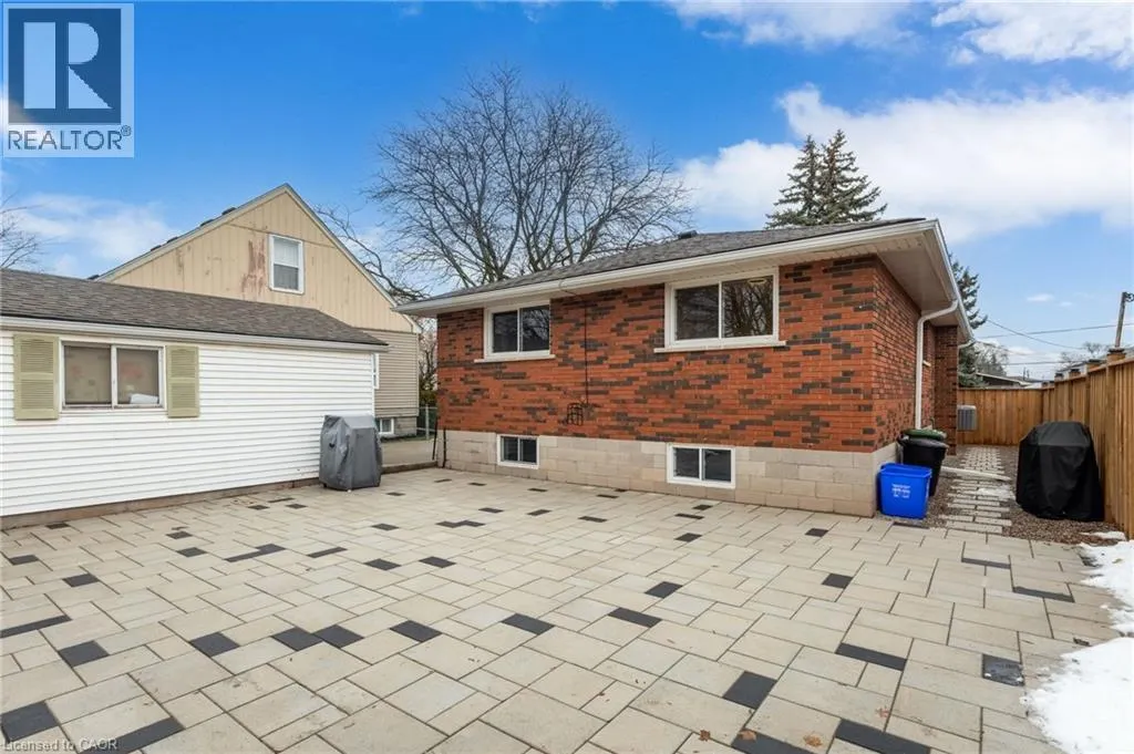 27 BLENHEIM Drive