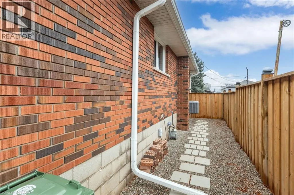 27 BLENHEIM Drive