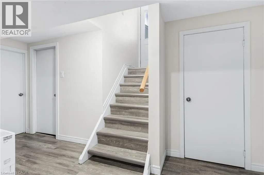 27 BLENHEIM Drive