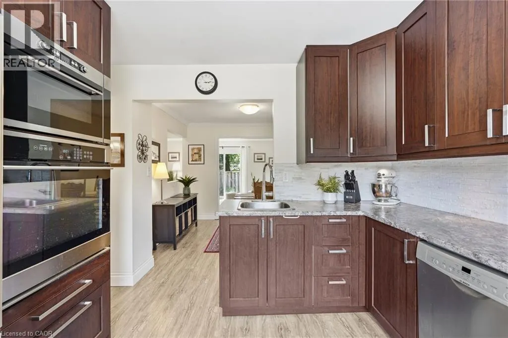 1115 PARAMOUNT Drive Unit# 50 #50