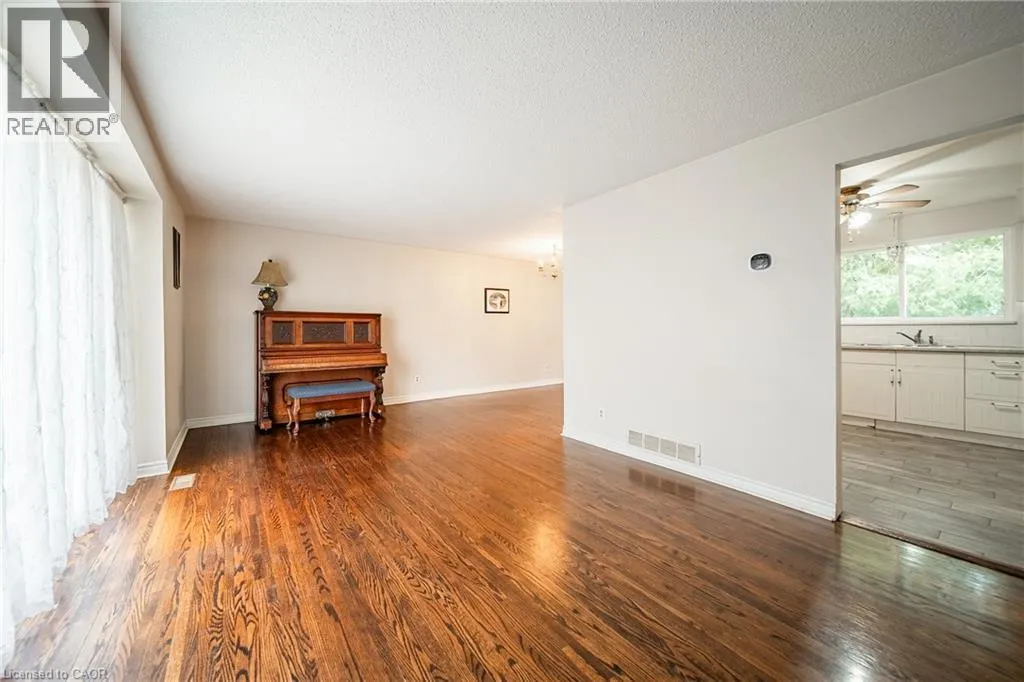557 TRAFFORD Crescent