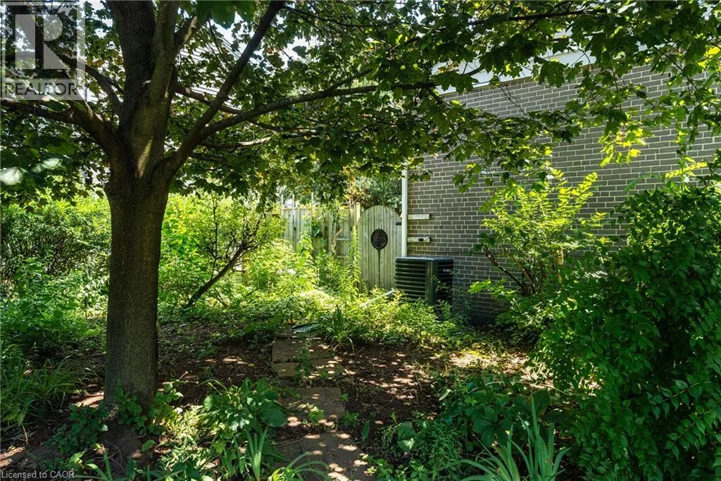 557 TRAFFORD Crescent
