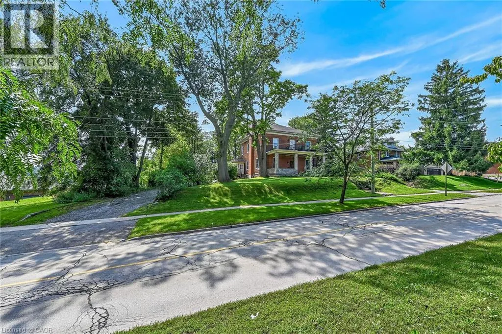 15 ST DAVID Street W