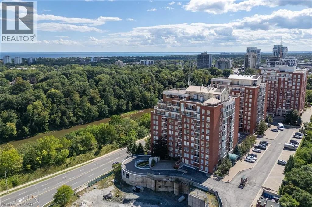 60 OLD MILL Road Unit# PH1 #PH1