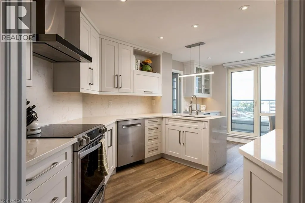 60 OLD MILL Road Unit# PH1 #PH1