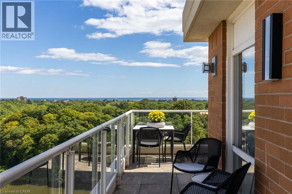 60 OLD MILL Road Unit# PH1 #PH1