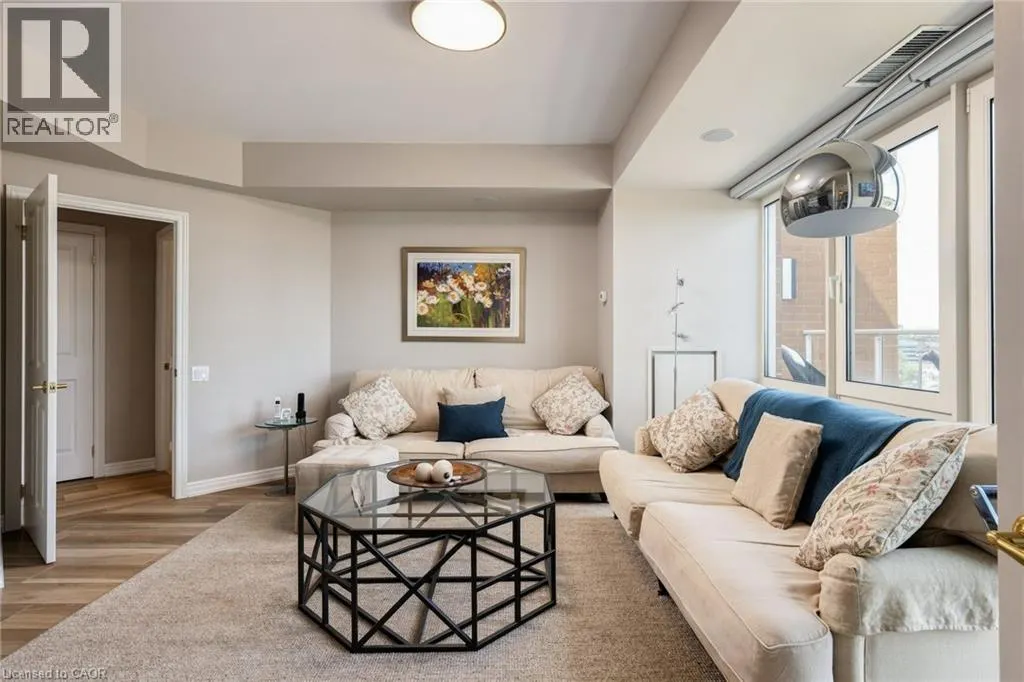 60 OLD MILL Road Unit# PH1 #PH1