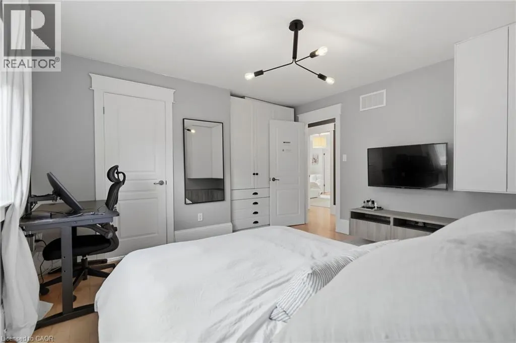 3202 SALTAIRE Crescent