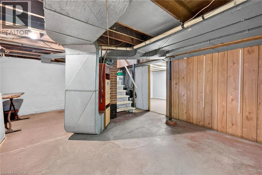 63 ROBINSON Street S