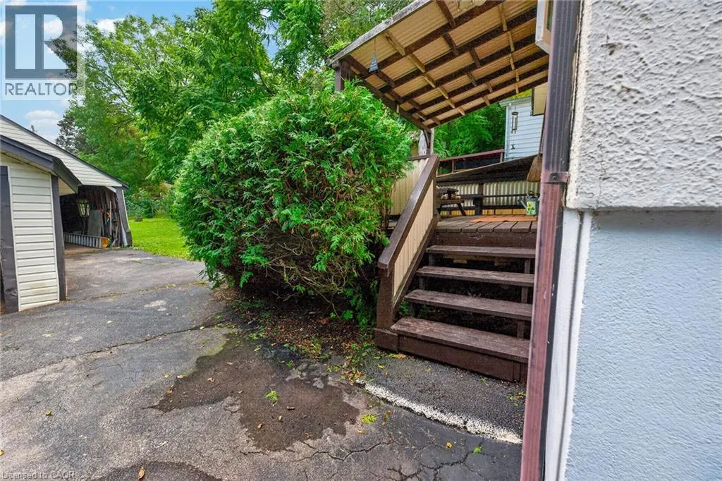 63 ROBINSON Street S